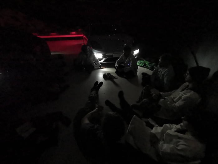 Activists glued themself to porsche museum. Porsche didnt call police, they just switched off the lights and left them alone. Link in comments