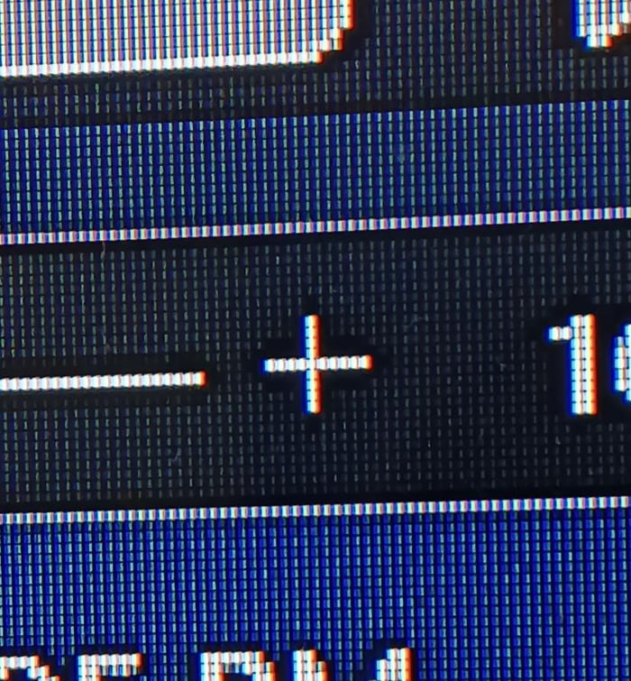 The Zoom button in Excel is longer on the right side by 1 pixel