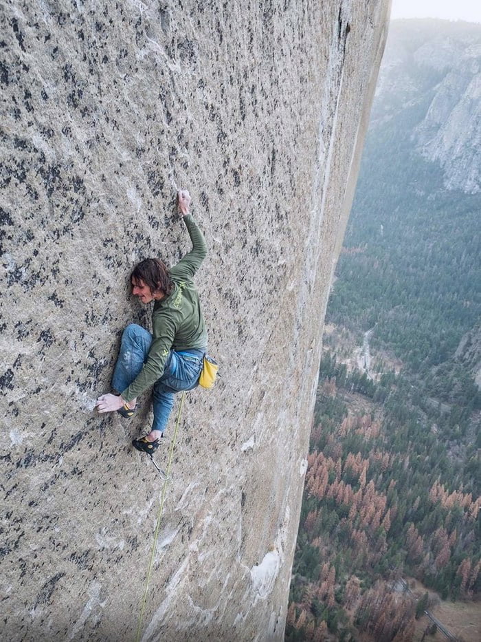 😱 Do your palms get sweaty? On the photo the strongest climber of the planet - Czech Adam Ondra at the finish line of the most difficult route in the world - "Dawn Wall" on the rock of El Capitan in Yosemite (USA).