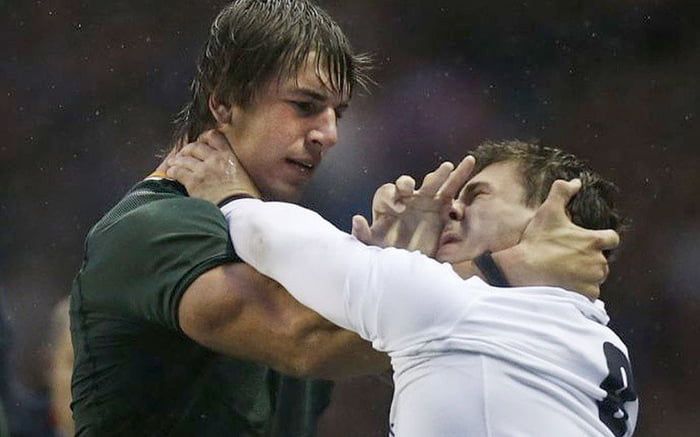 When you are stupid enough to choke Eben Etzebeth...but he just calmly starts breaking your neck.