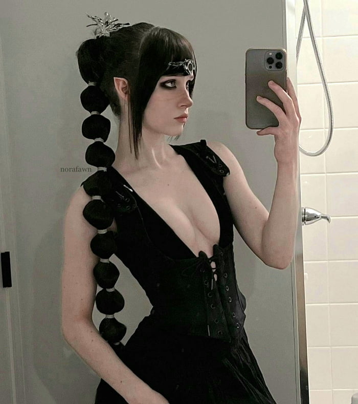 Shadowheart cosplay.