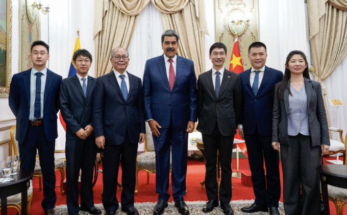 Just 5 hours ago, Chinese officials arrived in Venezuela for talks with President Maduro.
