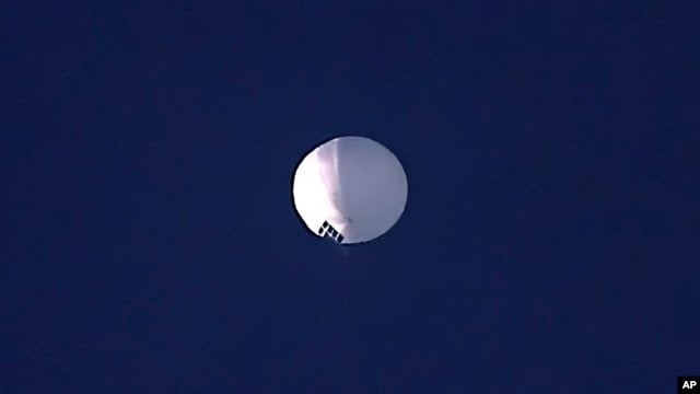 So it begins, a balloon has appeared over Romania sky at 11000m altitude. News-feed in the comments