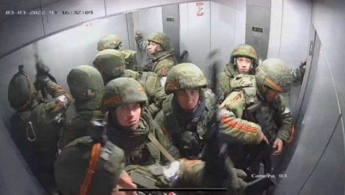1 year ago, "second army of the world" decided to use an elevator to reach UAF soldiers, who turned off electricity and captured them.