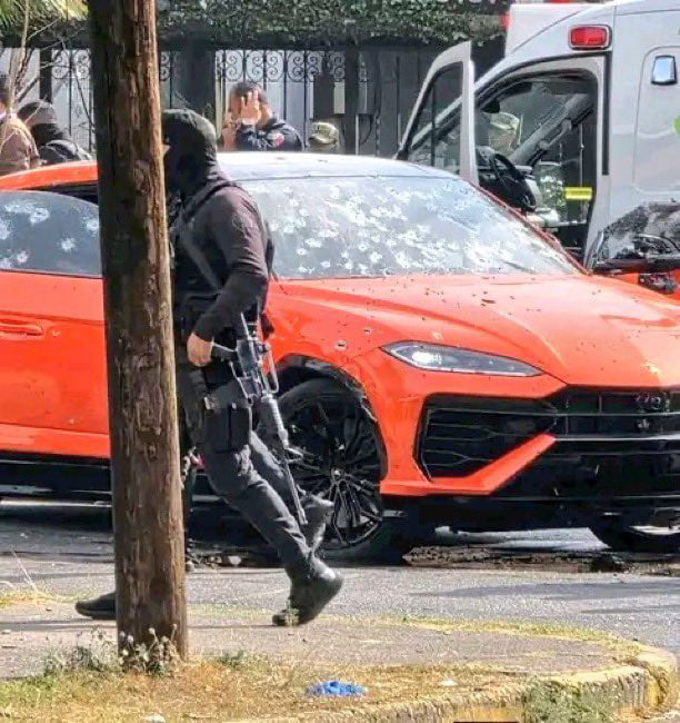Mexican businessman Alberto Prieto assassinated by the cartel for refusing to pay protection fee. His Lamborghini Urus was roughly shot 200 times.
