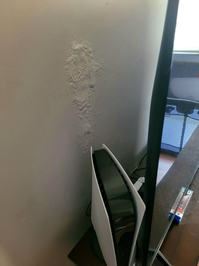 Ps5 exhaust melted the wall paint. Kept behind tv.