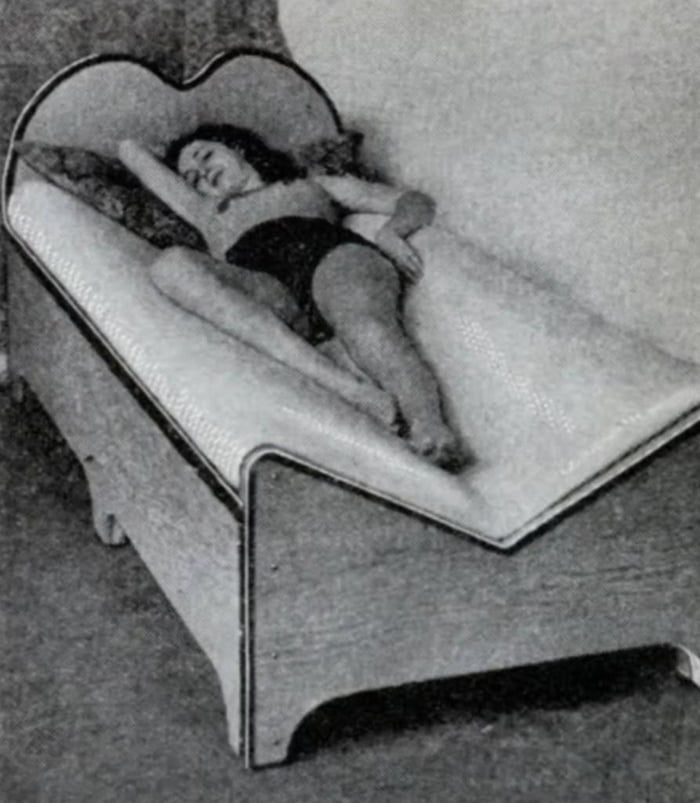 A V-shaped bed invented in 1932, supporting the body perfectly at every point and thus promotes better rest.