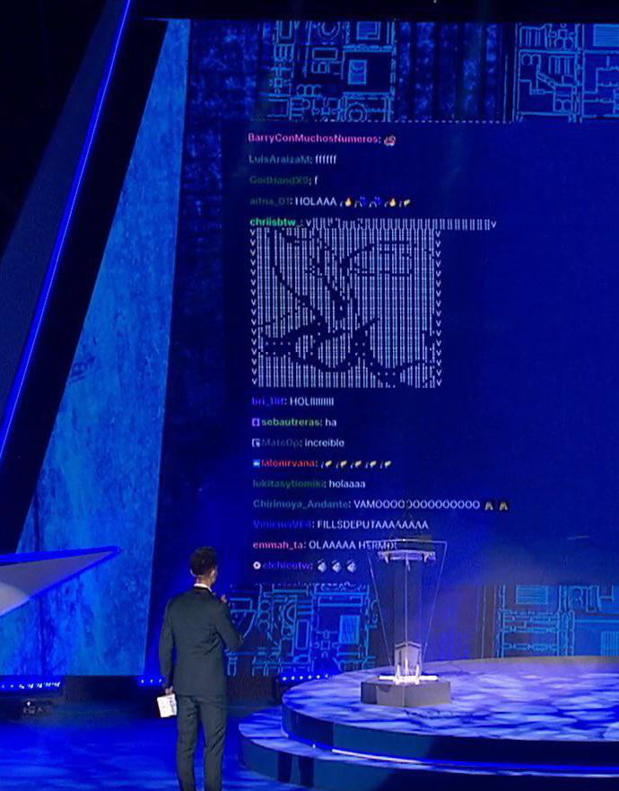 At the annual awards for the best Hispanic streamer they put the chat for a second and this is what was seen: