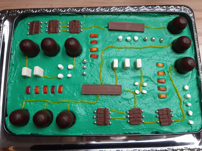 My son ist studying electrical engineering, this is the birthdaycake I made for him