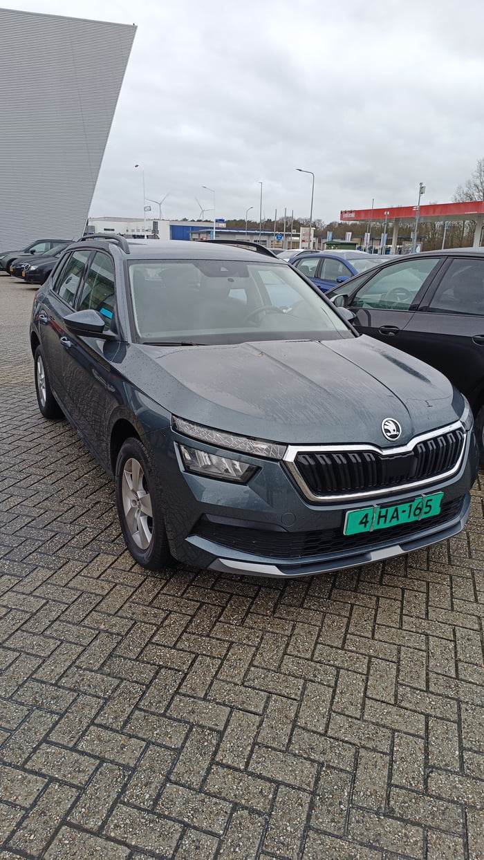 Finally able to buy a car that's not older than 15-20 years for the first time in my life, this one being from late 2021 (green plates are dealership temp insurance plates, not the final plates) and i am f**king proud of that.