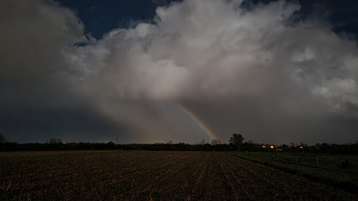 This is what i saw going home tonight, a rainbow in the dark! (Dio). Pic was taken in 3:45am.