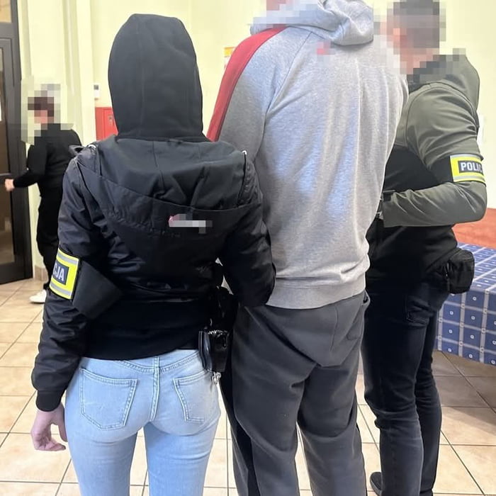 In mid April, a 32 year old woman was brutally attacked in Jaworzno, in front of her children. The 27 year old jumped her, began to tear off her clothes by force, and beat her. The reason is, she was wearing clothes with the emblems of the opposite f