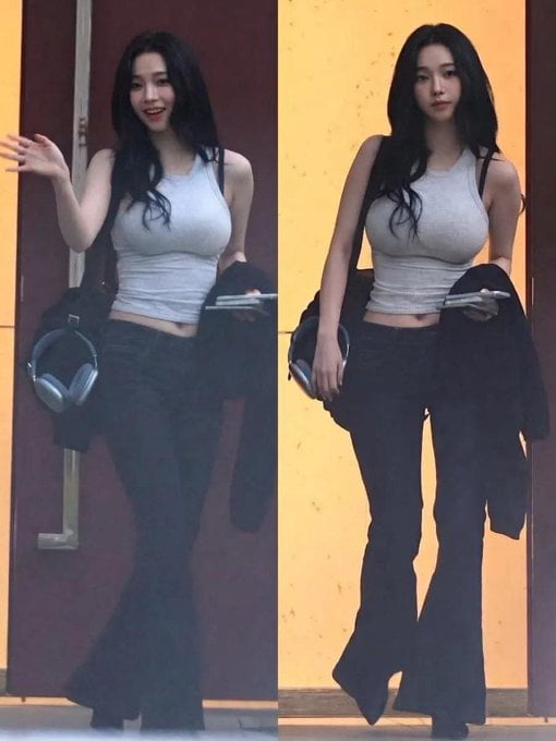 Damn kpop should normalise body like this. Body goal asf