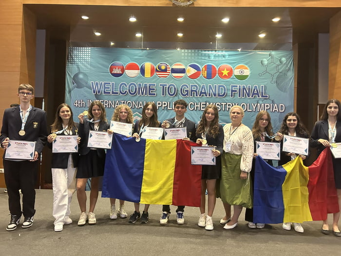 Romania won 12 gold medals at the International Applied Chemistry Olympiad in Indonesia. The students paid for their plane tickets themselves, after the Ministry of Education refused to financially support the participation, and even delayed the trip