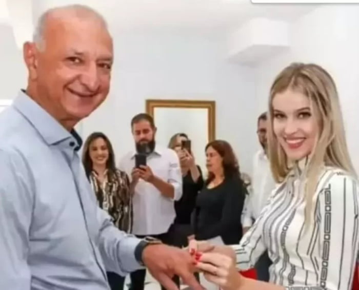 The mayor of the Brazilian city of Araucari, Hissam Hussein Dehaini 65 married a 16-year-old girl one day after her birthday. The day after the ceremony he named his new mother-in-law as Secretary of Culture and Tourism of this municipality in southe