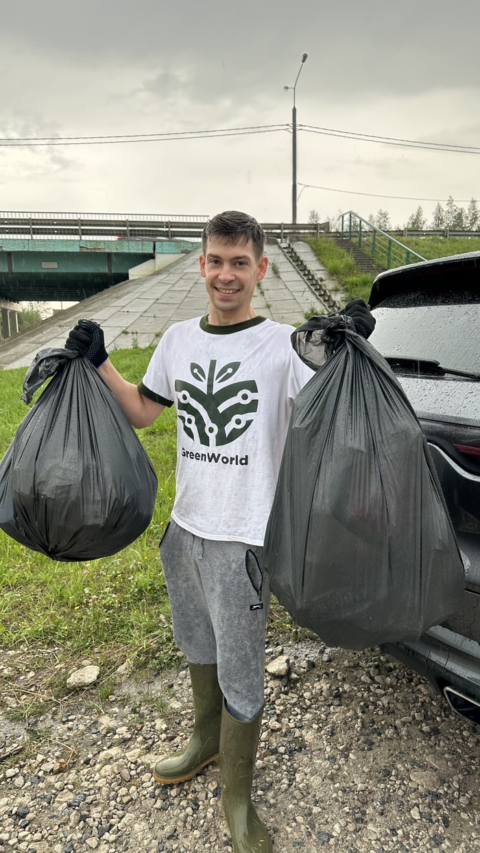 Today collected 20kg of garbage. Total is 2955kg. Last time people hate me a lot because of my nationality.But I have no difference where to collect. Your Cleaning Guy.