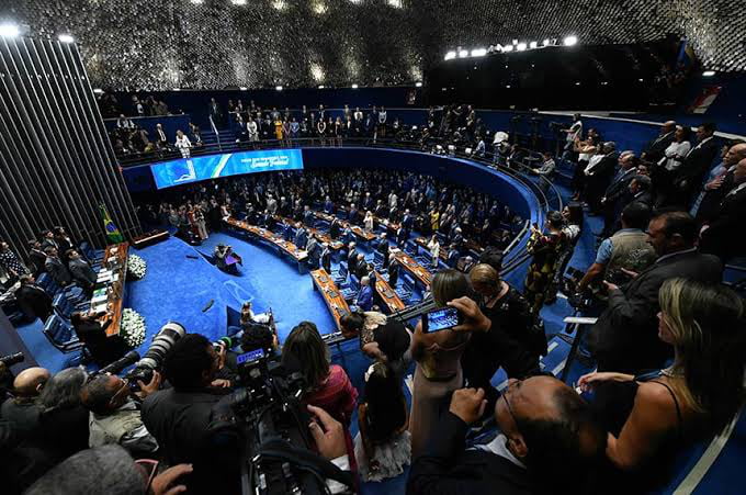 Here in Brazil, politicians voted to raise their own salary, and now senators voted and approved working 3 days a week, 3 weeks a month. Is it like this in your country too? I feel like an idiot working 44 hours a week and paying taxes.