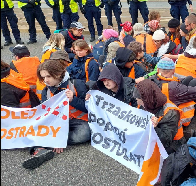 Instead of arresting the Last Generation activists blocking traffic, the polish police began calling ambulances to transport them to psychiatric hospitals on suspicion of suicidal tendencies.