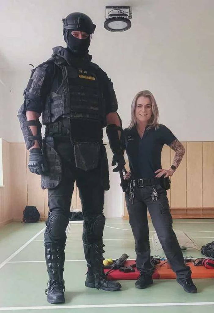 How does a smaller, petite female police officer arrest a large, rough man who is built like a linebacker, especially if he resists arrest?