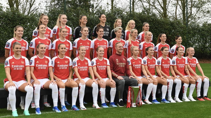 Arsenal Women are facing criticism for all-white squad photo. I think they look great.