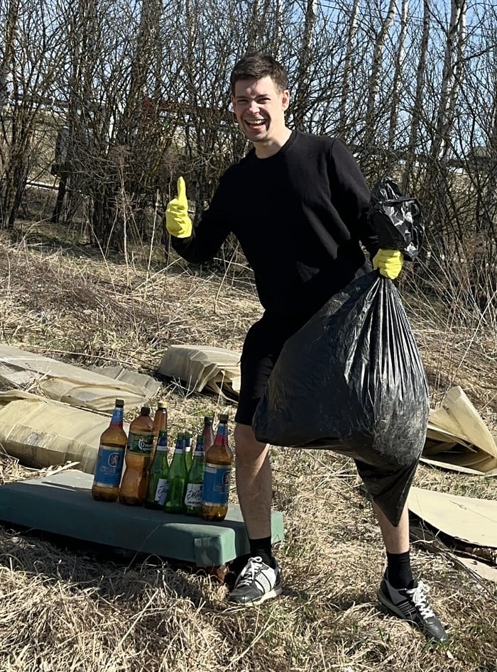 Today, I collected 20 kg of garbage, bringing the total to 3110 kg. The snow has melted, and I finally can clean nature after 6 months. Your Cleaning Guy.