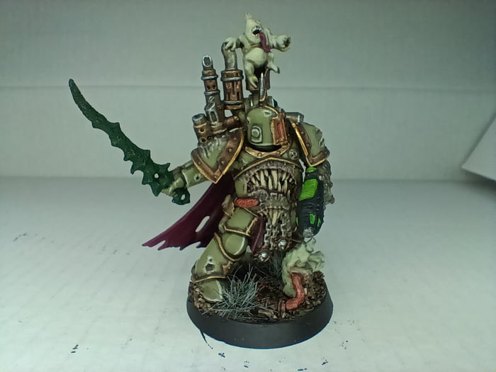 Hello degenerates, finished my second plague marine. I f**ked up the pistol and came to the conclusion that green is not colour i want there. How and with wich colours do you guys paint such pistols on a death guard? Appreciate honest feedback.