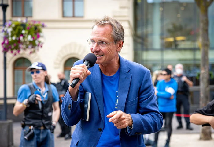 Islamist attacked with a knife in Germany! The conservative politician and anti-Islam activist Michael Stürzenberger was stabbed during a public meeting in Mannheim. A police officers was also stabbed in the neck. (Video in comments) .