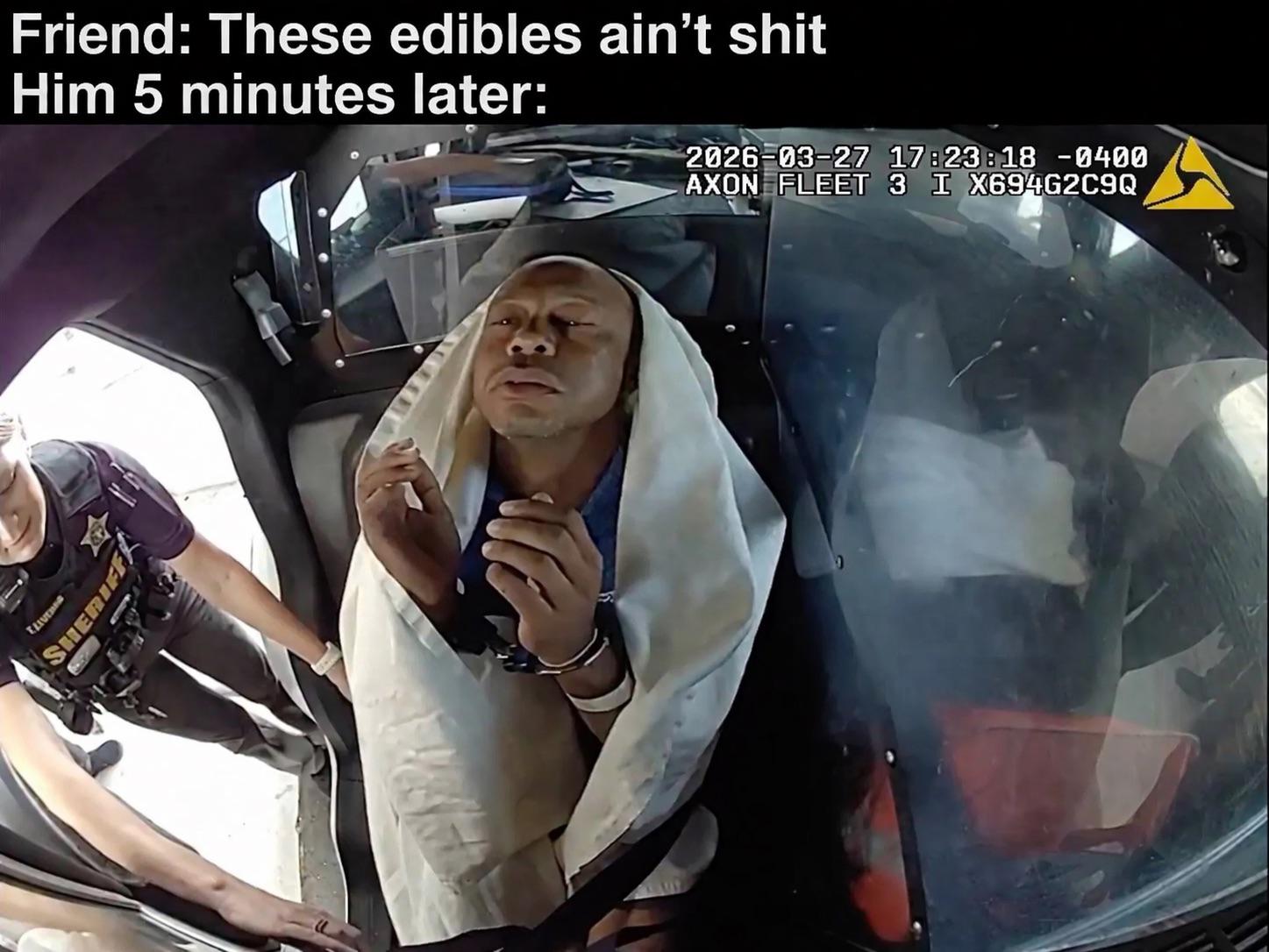 Boi the potential Tiger Woods has given us with these new stills from the bodycam footage lmao