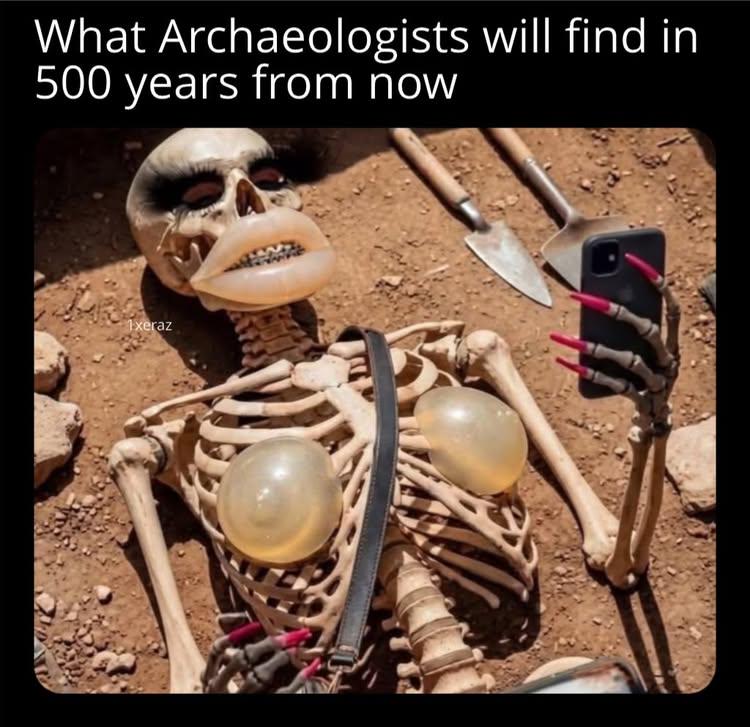 Kim Kardashian is that you?!?!?