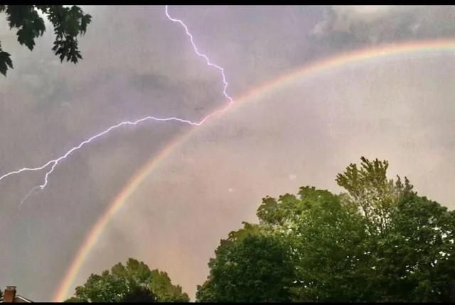 Real footage of the Gays™ protecting the kingdom from Zeus‘ attack