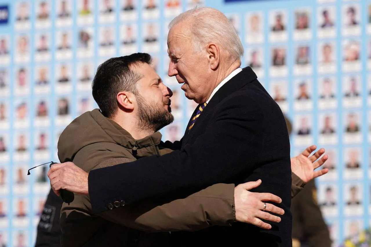 Heartwarming picture of an old man with dementia recognizing his son for the first time in months after receiving an experimental treatment.