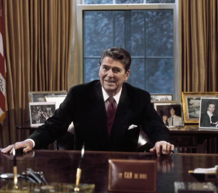 Ronald and Nancy Reagan in the Oval Office 1983