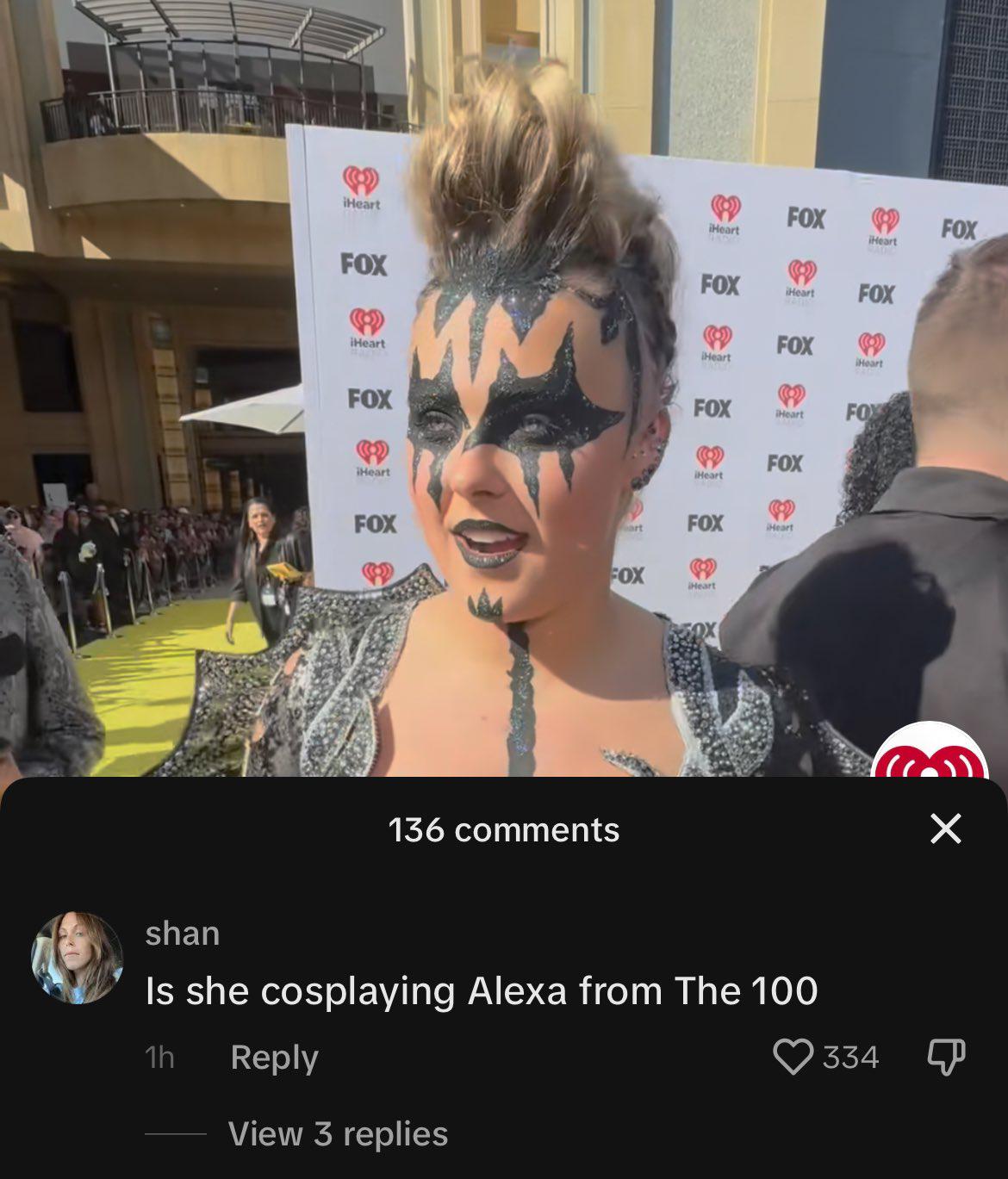 Is she cosplaying Alexa from The 100?